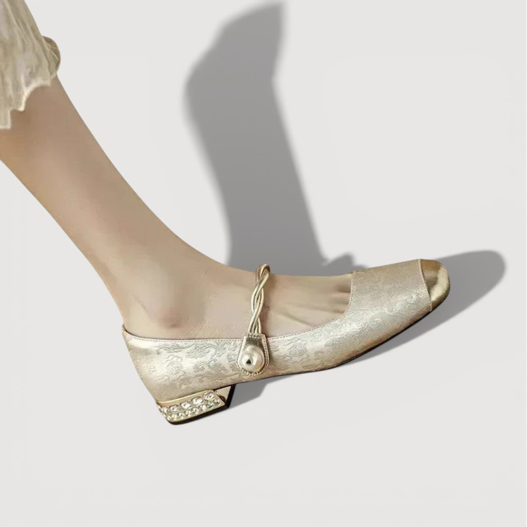 Krystal– Vintage Low-Heels