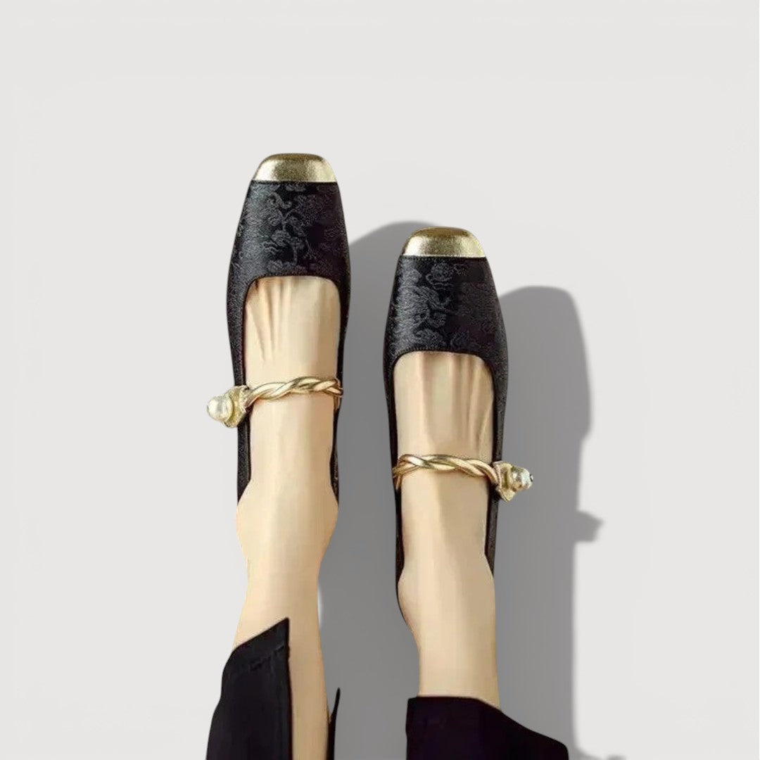 Krystal– Vintage Low-Heels
